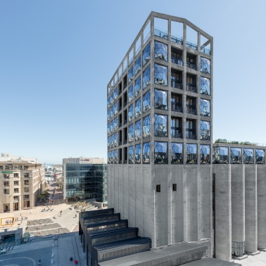 南非开普敦的Zeitz当代艺术非洲博物馆:在西卡的技术专长的帮助下，古老的粮仓被改造成开普敦的新地标。